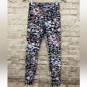 Wunder Under Hi-Rise Tight (Full-On Luxtreme 28")
Culture Clash Multi Black sz6